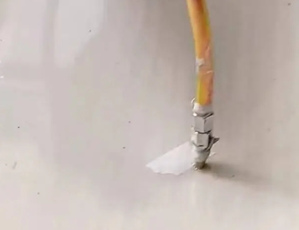 屏边瓷砖空鼓维修公司专业解答在瓷砖铺贴过程中，如果使用的砂料过粗（如全部使用了粗砂），可能会导致以下问题