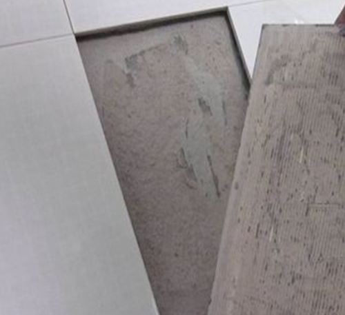 屏边瓷砖空鼓维修公司分享瓷砖铺贴时如果打浆（即涂抹在瓷砖背面和基层上的砂浆或瓷砖胶）过少，会带来以下问题